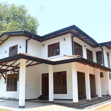 Silverline Guest House Anuradhapura Kültér fotó