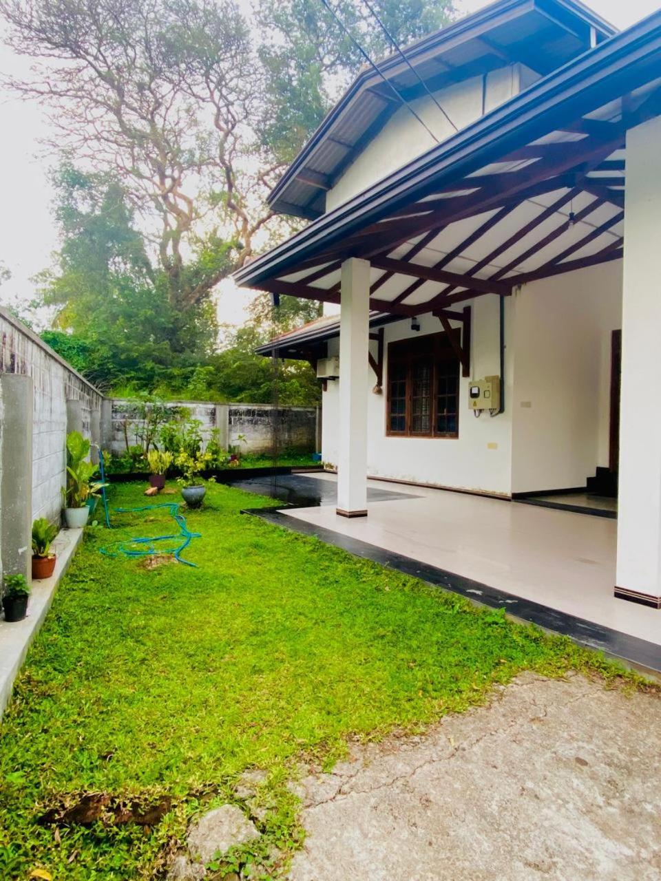 Silverline Guest House Anuradhapura Kültér fotó